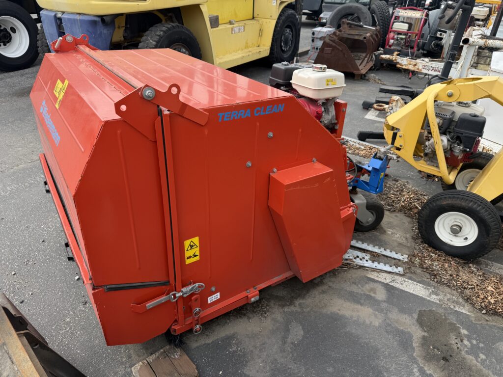 2014 Wiedenmann Terra Clean M Turf Broom Debris Vacuum Sweeper